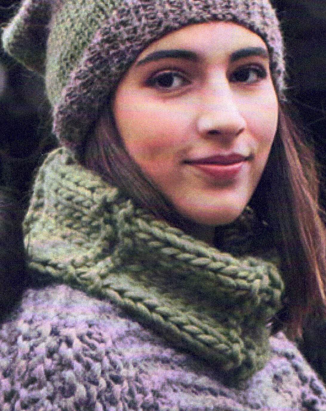 Accessories - Texyarns Leaflet 8812 Neck Warmer